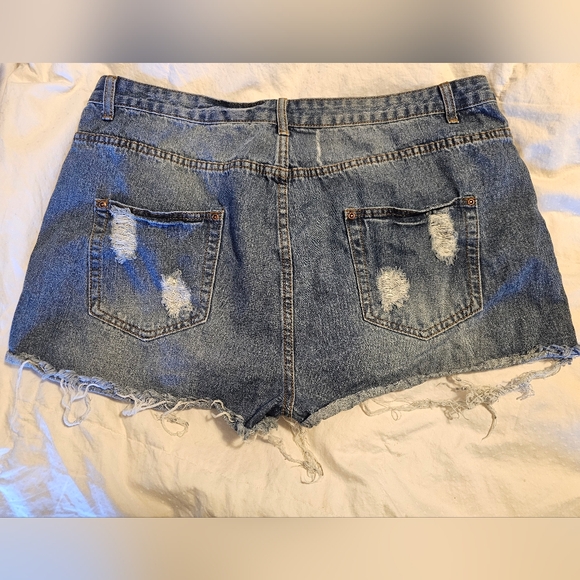 BooHoo Denim Shorts - Size US16 - Picture 2 of 7